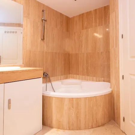 Ground Floor Apartment, Jardines De Santa Maria Elviria * 马尔韦利亚