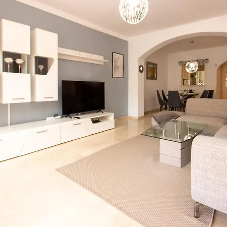 Ground Floor Apartment, Jardines De Santa Maria Elviria Apartment *